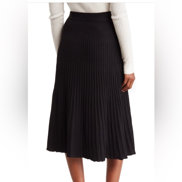 MAX STUDIO NWT Black Knit Pull-On Waistband Pleated Sweater Skirt Size medium - Picture 3 of 10